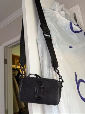 Marc Jacob’s Black Crossbody Camera Bag - Women